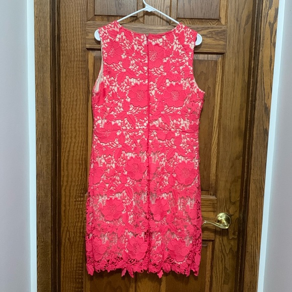 NY & Co Pink and tan lace sheath dress. Size 12 - Picture 2 of 3